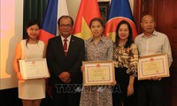 Individuals commended for preserving Vietnamese language in Czech Republic