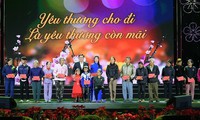 Parliament leader attends “Tet for the poor” programme in Nghe An
