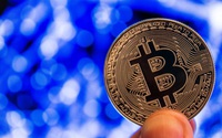 Bitcoin giảm về dưới mốc 23.000 USD