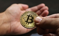 Bitcoin tăng vọt trở lại
