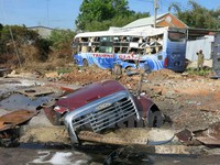 Bình Dương: Xe container đâm xe khách, 20 người bị thương