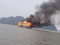 Cháy tàu du lịch trên Vịnh Hạ Long