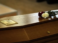 Già hóa dân số, ngành dịch vụ tang lễ tại Pháp ‘hốt bạc’