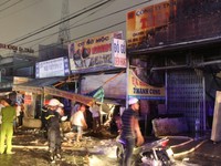 TP.HCM: Cháy lớn thiêu rụi ba cửa hàng trên Quốc lộ 50