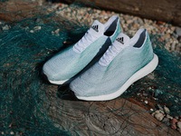 Adidas sản xuất giày từ rác thải đại dương tái chế