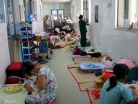Bệnh viện Nhi đồng 2, TP.HCM quá tải vì dịch sốt xuất huyết