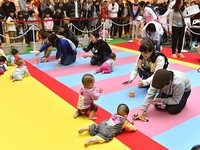 Hơn 600 em bé Nhật Bản lập kỷ lục thế giới về thi bò