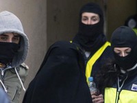 Tây Ban Nha bắt giam 3 kẻ tình nghi tuyển mộ các tay súng cho IS