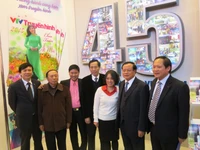 Bí thư Thành ủy Hà Nội thăm Hội báo Xuân 2015