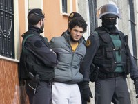 Pháp xét xử 7 đối tượng tuyển mộ người cho IS