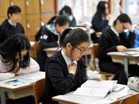Học sinh Hàn Quốc kém hạnh phúc nhất thế giới vì áp lực học hành