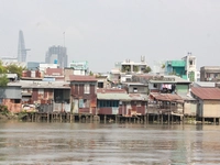 TP. HCM: Hàng trăm căn nhà chờ sập trên bờ kênh Tẻ