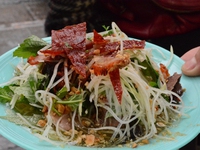 Nộm bò khô - món ăn vặt nổi tiếng tại Hà Nội