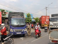 Bình Dương: Xe container gây tai nạn liên hoàn, lao vào nhà dân