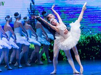 Mãn nhãn màn trình diễn ballet “Hồ Thiên Nga” trên nền 3D