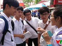 TP.HCM: Nhiều trường ĐH tung học bổng “khủng” hút thí sinh giỏi