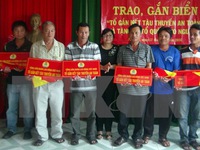 Trao tặng 1.000 lá cờ Tổ quốc cho ngư dân Phú Yên