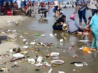 Đà Nẵng chính thức xử phạt hành chính hành vi xả rác ra biển