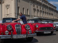 Diễu hành xe hơi cổ tái hiện không gian nước Nga Xô Viết