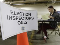 Mỹ: Bang Wisconsin bắt đầu kiểm lại 3 triệu phiếu bầu Tổng thống