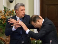 2 lãnh đạo ẩu đả kịch liệt trong Quốc hội Ukraine