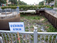TP.HCM: Hơn 5 tấn rác xả xuống kênh Nhiêu Lộc - Thị Nghè mỗi ngày