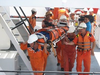 Quảng Ngãi tăng cường tìm kiếm nạn nhân vụ tàu cá bị nạn