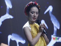 Phương Linh khoe vẻ đẹp ngọt ngào trong Giai điệu tự hào tháng 11