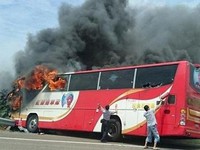 Cháy xe bus chở khách du lịch tại Đài Loan (Trung Quốc)