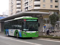 Lắp dải phân cách cứng cho làn bus nhanh BRT: Nhiều ý kiến trái chiều