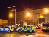 200 tù nhân gây bạo loạn trong nhà tù tại Anh