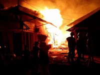Hỏa hoạn thiêu rụi 40 kiốt tại Lâm Đồng