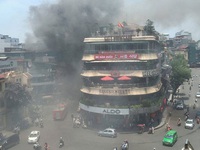 Dập tắt nhanh vụ cháy gần tòa nhà “Hàm cá mập” giữa Thủ đô