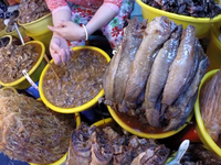 Thăm vương quốc mắm ở chợ Châu Đốc, An Giang