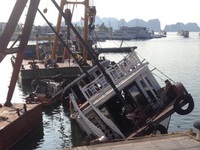 Quảng Ninh: Tàu du lịch tự chìm tại cảng Tuần Châu