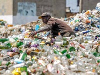 Kenya: “Đổi rác lấy tiền” khuyến khích người dân bảo vệ môi trường