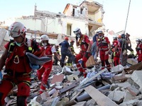 Italy ban bố tình trạng khẩn cấp sau động đất