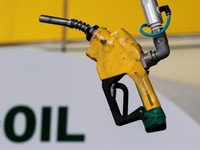 Các nước ngoài OPEC đồng thuận cắt giảm nguồn cung dầu mỏ