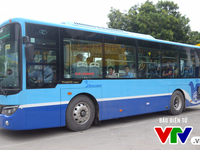 Trải nghiệm tuyến xe bus mới mang màu xanh hòa bình tại Hà Nội