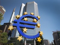 ECB kéo dài chương trình kích thích kinh tế đến hết năm 2017