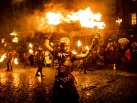 Độc đáo lễ hội lửa tại Scotland