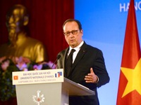 Tổng thống Pháp nói chuyện với sinh viên Việt Nam