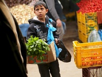 Nghèo đói và chiến tranh tại dải Gaza khiến lao động trẻ em tăng cao