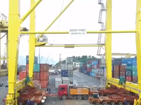 Cảng Tiên Sa đưa vào vận hành giàn cẩu container siêu trọng thứ 3