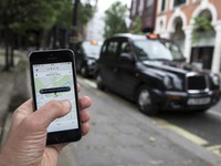Bộ GTVT yêu cầu Grab và Uber dừng dịch vụ đi chung xe