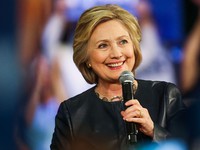 Bà Hillary Clinton thấy sức khỏe đã tốt hơn