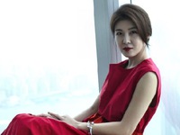 Ha Ji Won chìm trong sắc đỏ quyến rũ