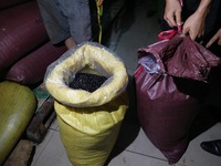 Bắt 0,5 tấn nguyên liệu chế biến cà phê giả tại Nha Trang