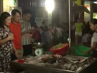 Chợ đêm Lý Sơn hấp dẫn với hải sản tươi sống