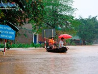 Nhiều khu dân cư ở Quảng Ngãi bị chia cắt do mưa lũ